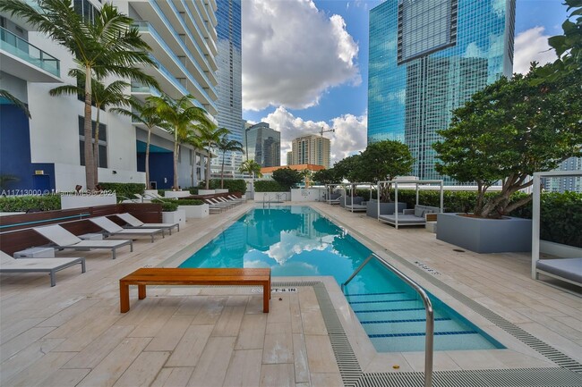 Building Photo - 1300 Brickell Bay Dr