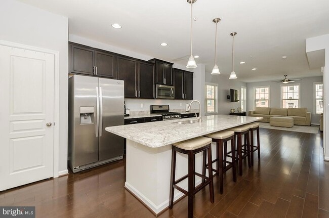 Building Photo - 7523 Holly Ridge Dr