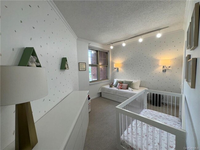 Building Photo - 300 Mamaroneck Ave