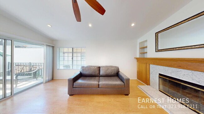 Building Photo - 5606 Las Virgenes Rd