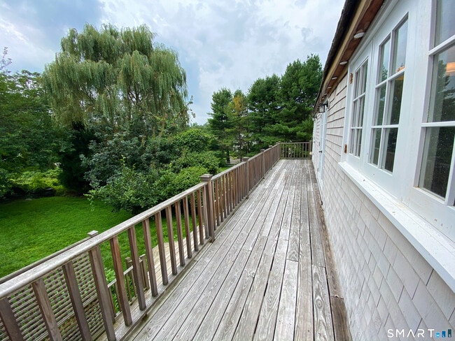 Building Photo - 165 Drum Hill Rd