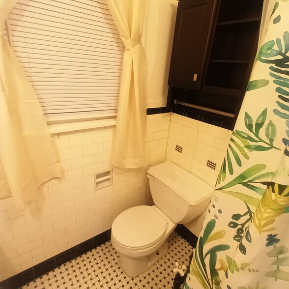 Bathroom - 720 E 2nd Ave