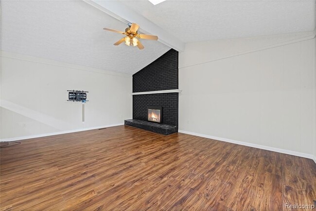 Building Photo - 39327 Timberlane Dr