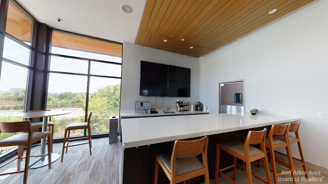 Building Photo - 2877 Rayfield Ave