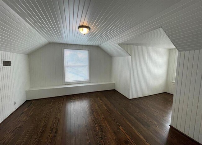 Building Photo - 7139 Linden St