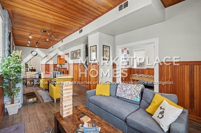 Building Photo - 1391 Woodbridge St