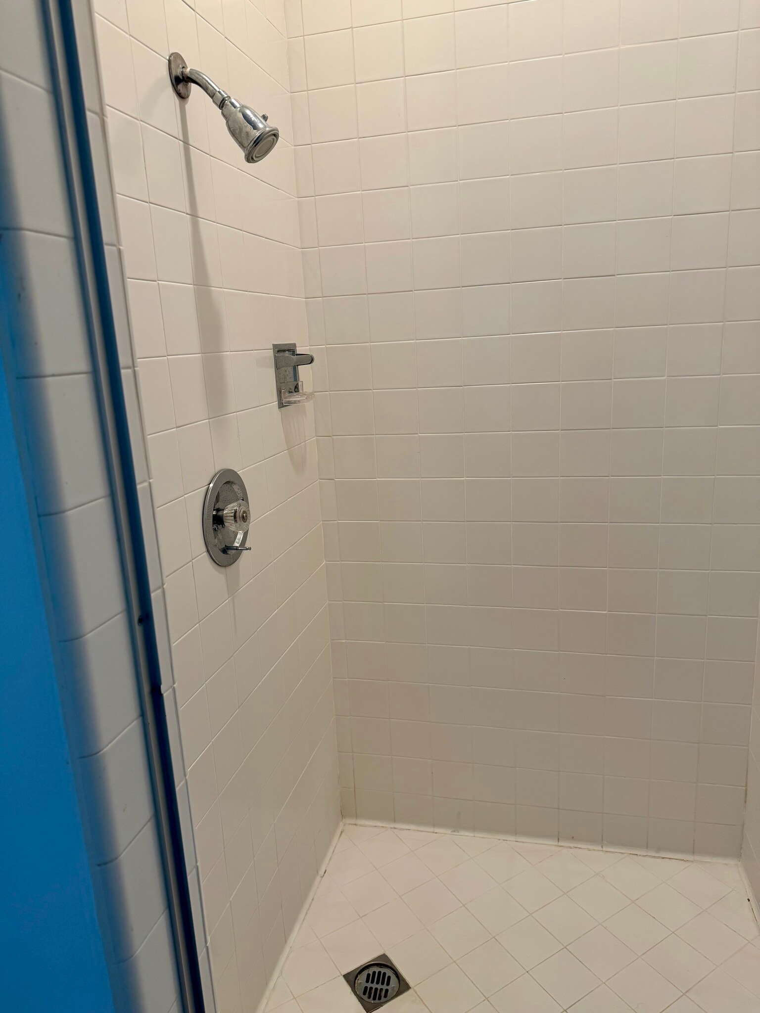 Building Photo - 910 Benedict Canyon Dr