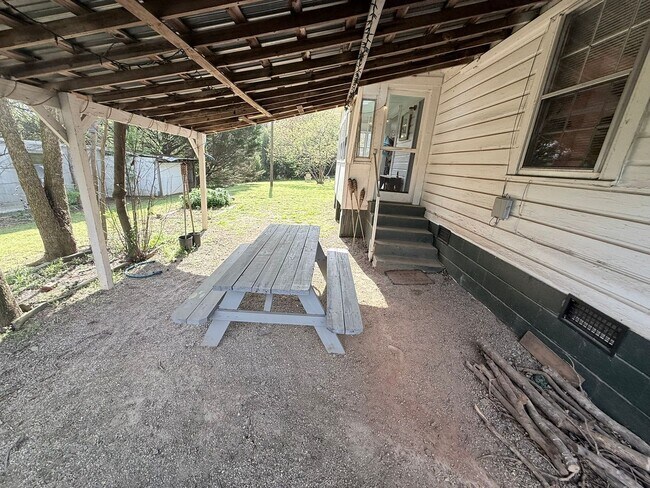 Building Photo - Two Bedroom Normaltown Home