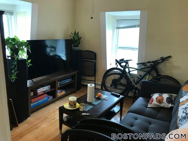 Building Photo - 12 Claremon St