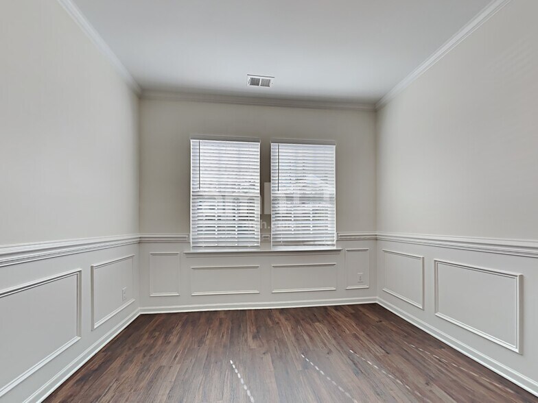Building Photo - 656 Silver Moss Dr
