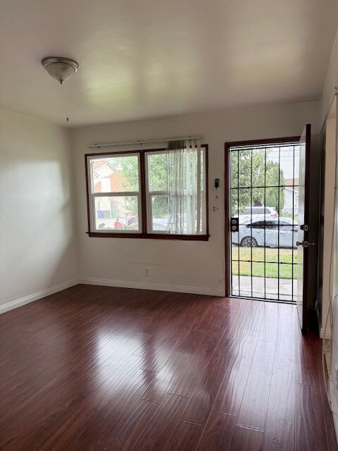 Living Room - 3107 Isabel Ave