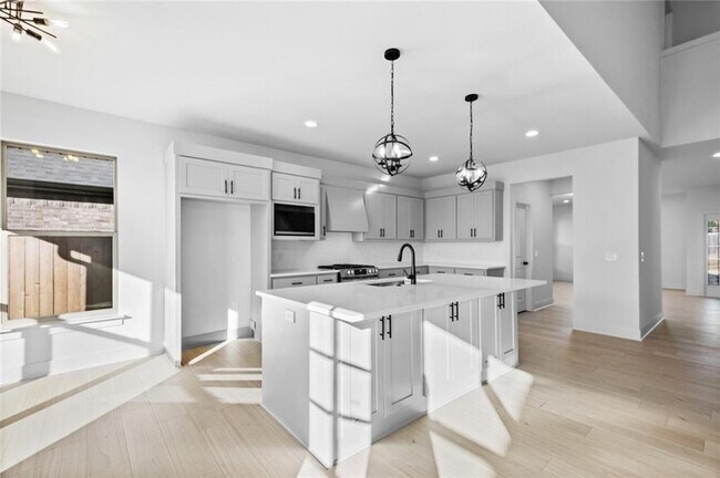 Building Photo - 585 S Rainbow Rd