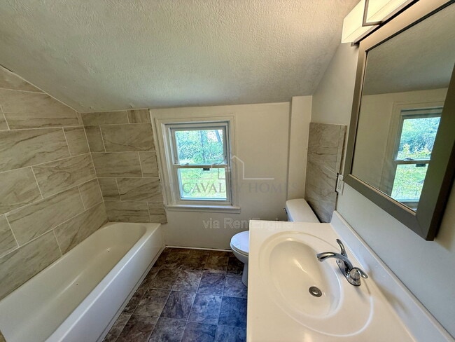 Building Photo - 472 Keck St