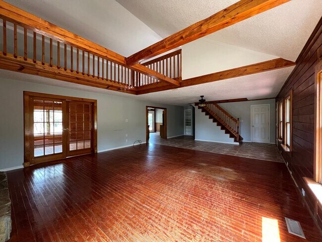 Building Photo - Spacious Log Cabin with Bonus Room. Country Living!