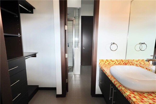 Building Photo - 28 Grovewood Ave