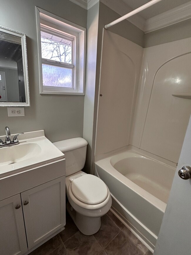 Building Photo - 402 Parker Ave