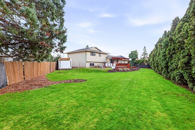 Building Photo - Spacious 4-Bedroom Chemawa Park Home with Fireplace, Bonus Room & Large Yard