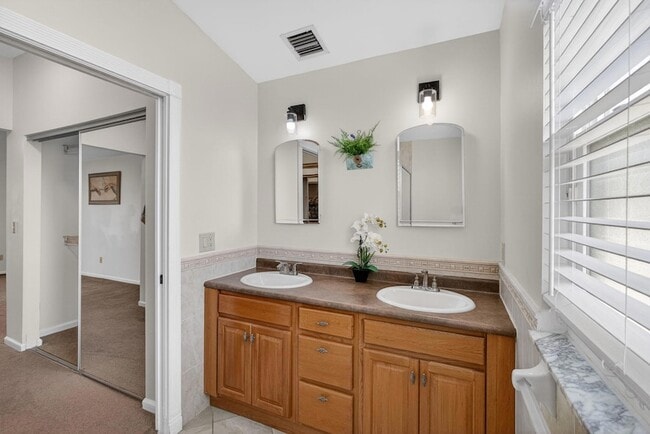 Building Photo - 6223 Kendrick St