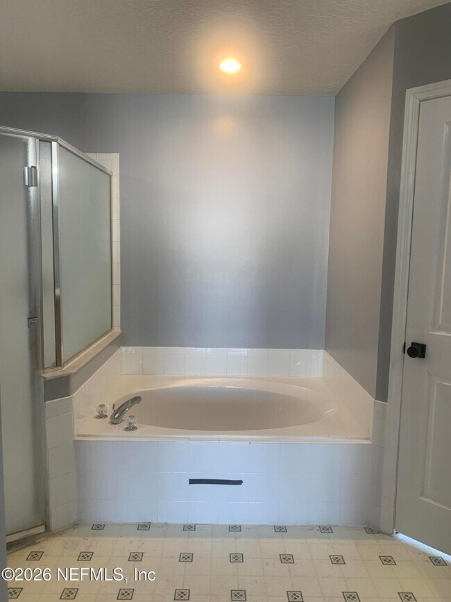 Building Photo - 1752 Glen Laurel Dr