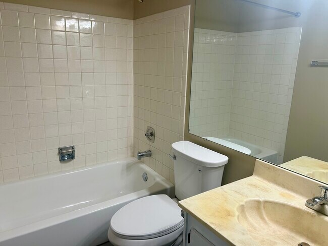 Building Photo - 28 Regent Cir