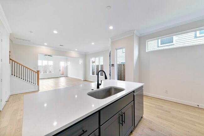 Building Photo - 946 Judiway St