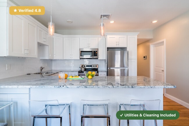 Building Photo - 728 E 2nd St