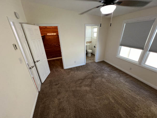 Building Photo - 375 Bonair St