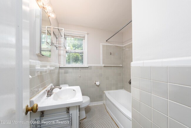 Building Photo - 29 Manor Dr