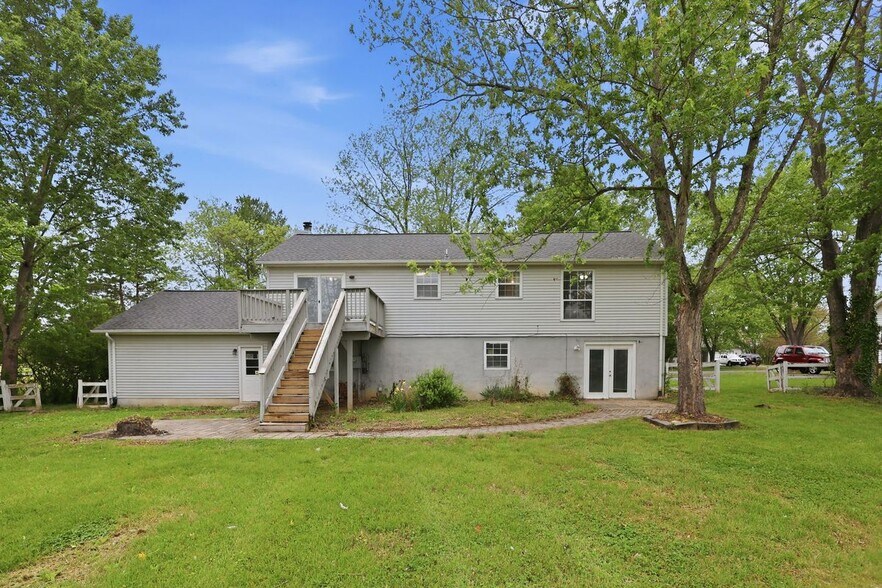 Building Photo - 11259 Edgewood Dr