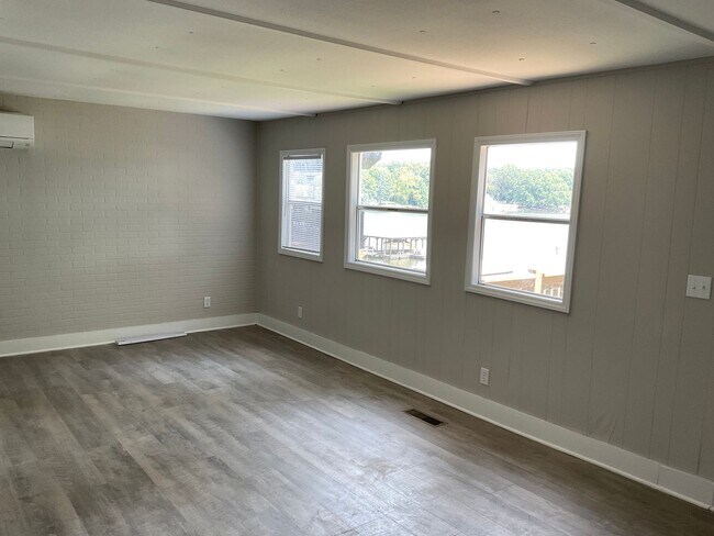 Building Photo - Lake Front Property For Rent