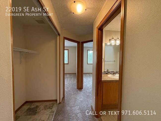 Building Photo - 22019 SE Ash St