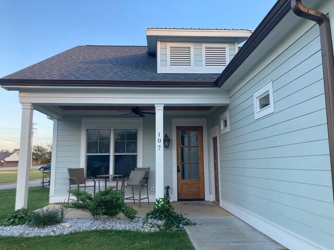 Building Photo - 107 Cottage Ln