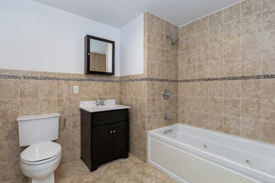 Building Photo - 809-815 22nd St Unit# 507