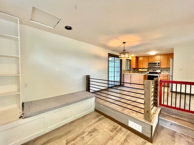 Building Photo - 17606 33rd Pl W