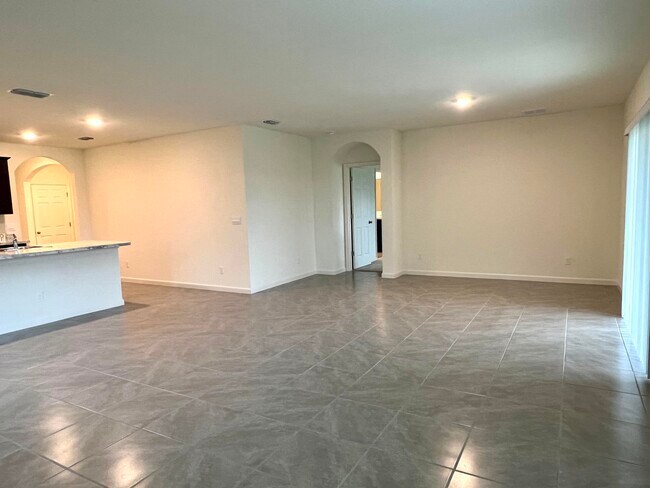Building Photo - 4011 SW Kidd Ct