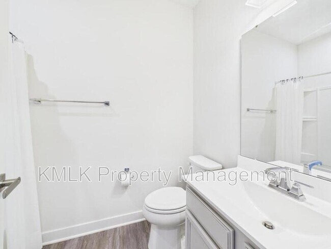 Building Photo - 844 Buckeye Dr
