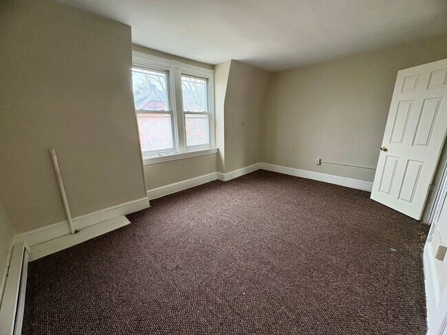 Building Photo - 1224 Eckert Ave