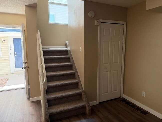 Building Photo - 964 S Pitkin Ct