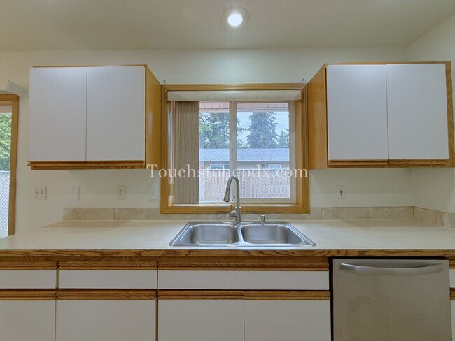 Building Photo - 2024-POWELL