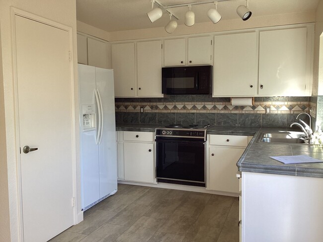 Building Photo - Seacliff Beach!