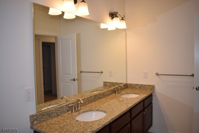 Building Photo - 229 Parkview Ln