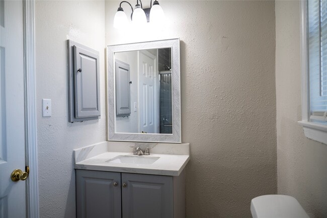 Building Photo - 5502 Elm Tree Dr