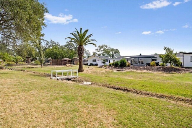 Building Photo - 4/2 Granite Bay, Pool, Jacuzzi, RV Parking...