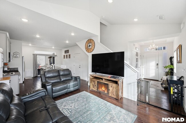 Building Photo - 247 S Old Hammer St