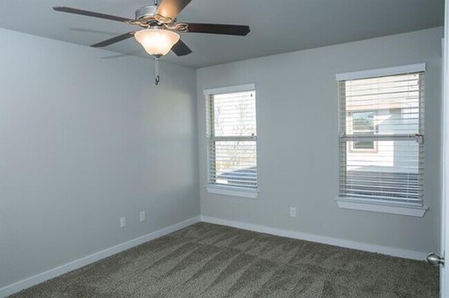 Building Photo - 117 Calm Water Loop