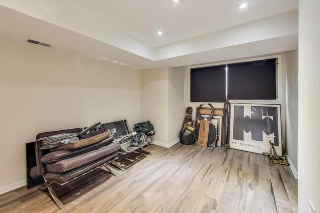 Building Photo - 2803 S Michigan Ave