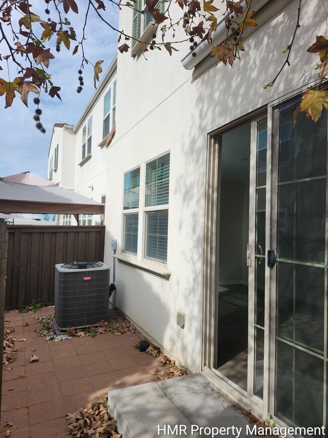 Building Photo - 2 Story Home 3 bedroom 2.5 bath in Glendora