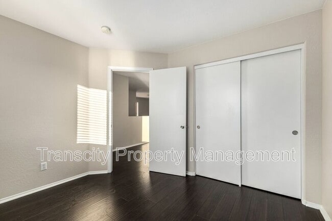 Building Photo - 41207 N Cambria Dr