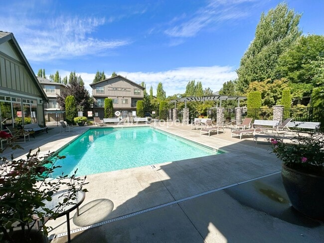 Building Photo - Updated 2 BD | 1 BA Condo with Amenities - Arbor Crossing