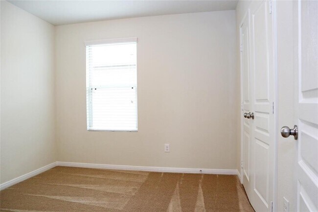 Building Photo - 12323 Skyview Manor Dr